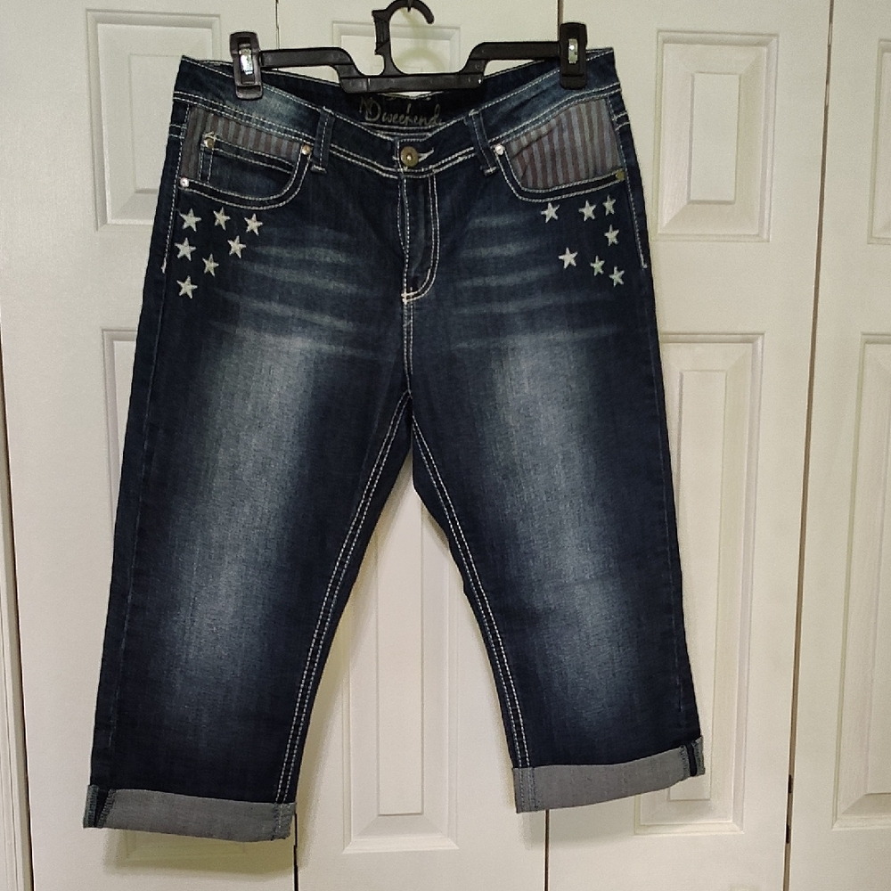 Denim Women's Cropped Jeans with Star Accents